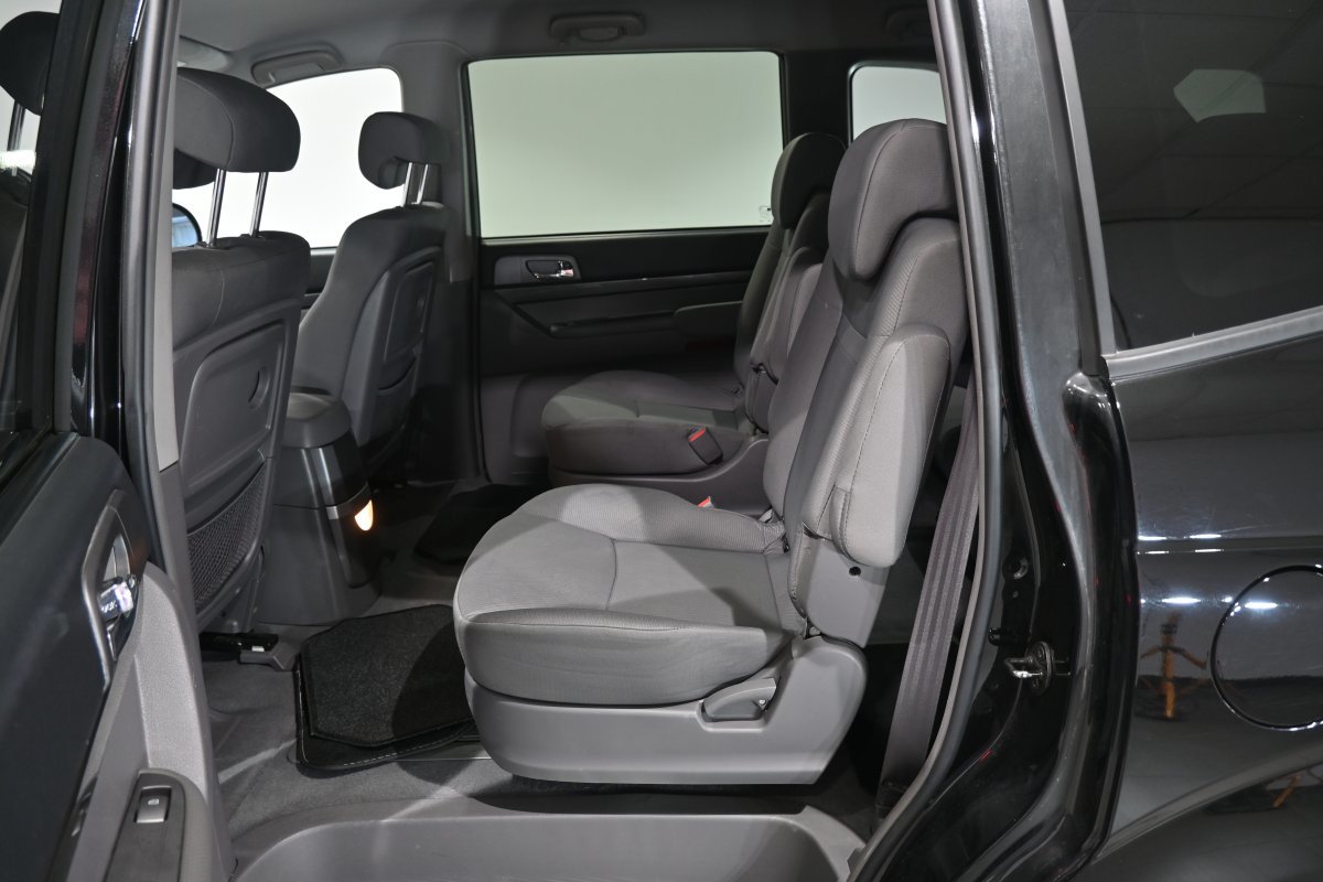 Foto SsangYong Rodius 11