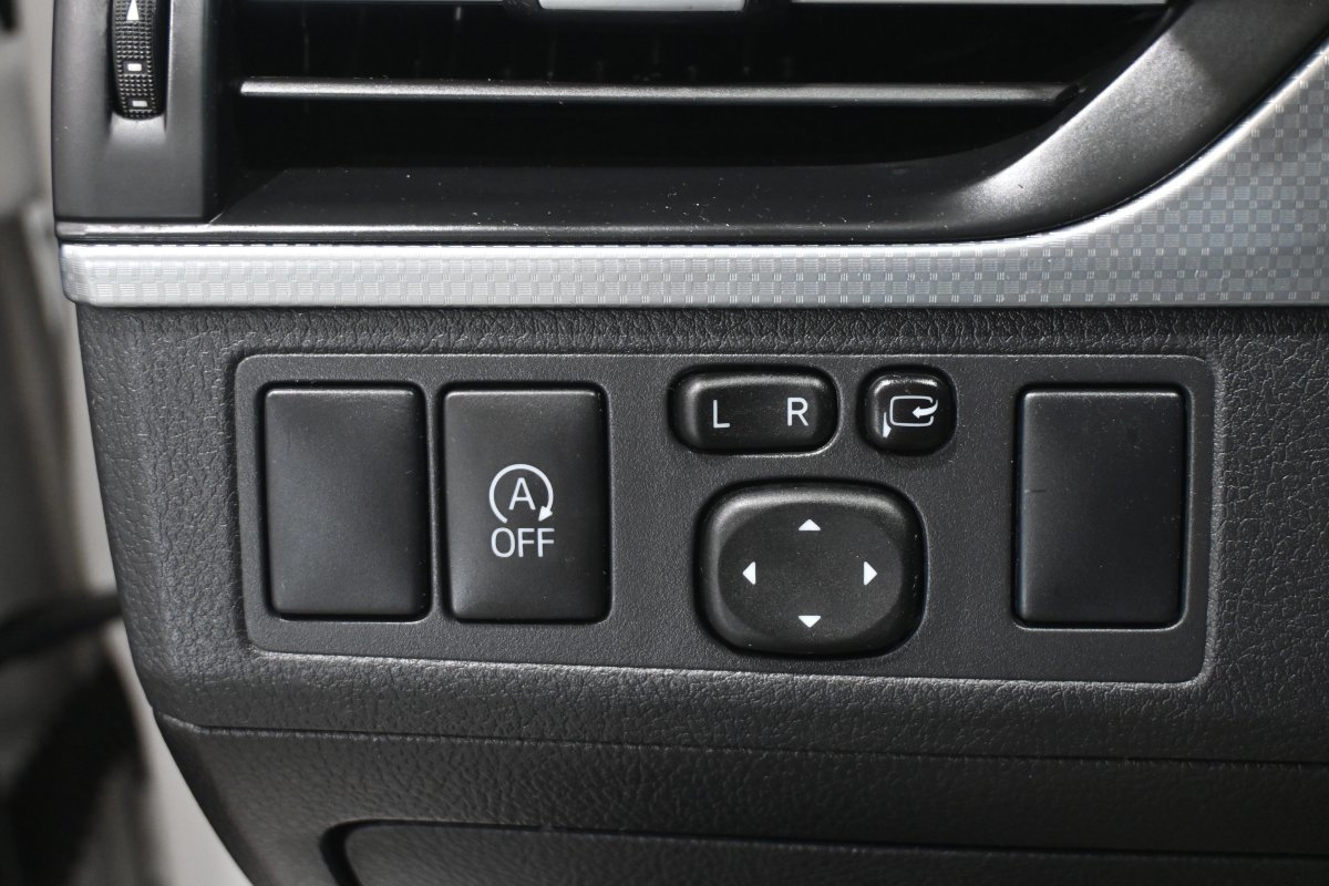 Foto Toyota Avensis 24