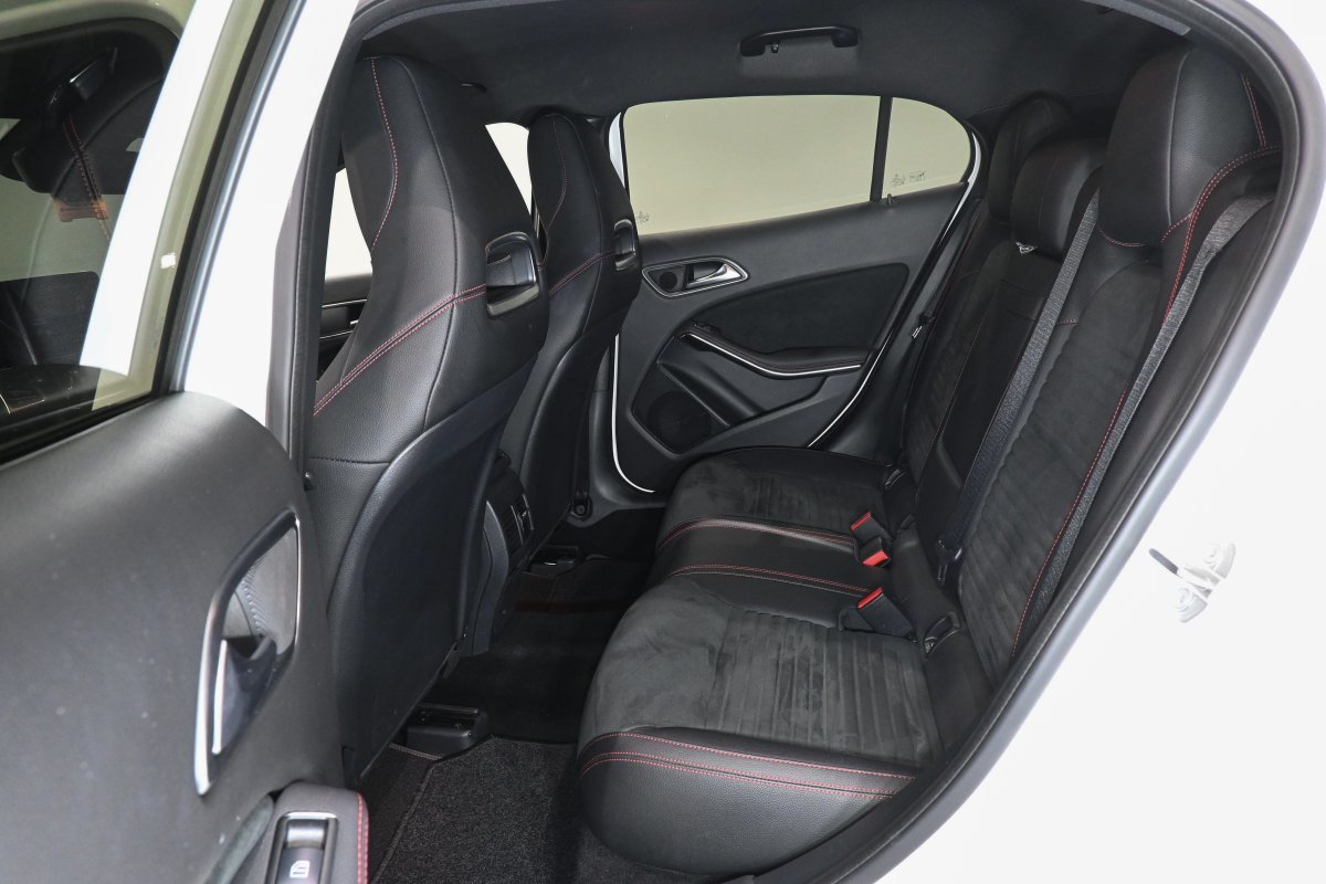 Foto Mercedes-Benz Clase GLA 12