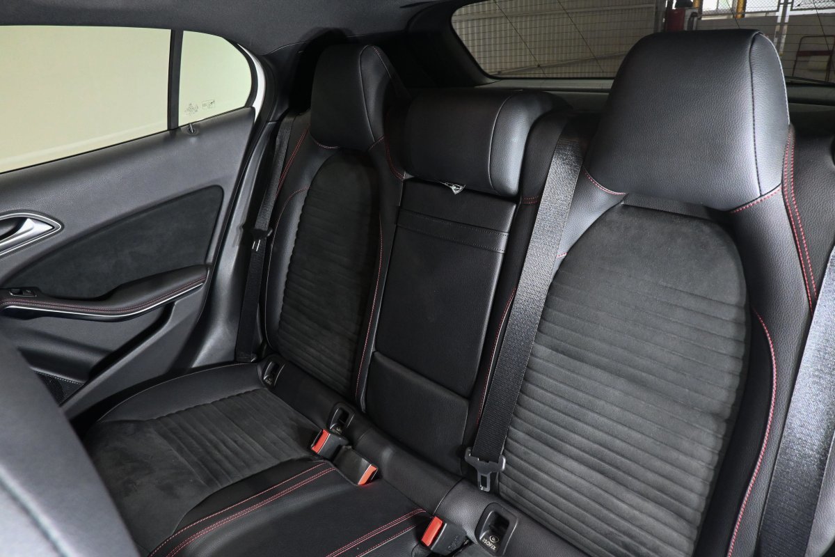 Foto Mercedes-Benz Clase GLA 13