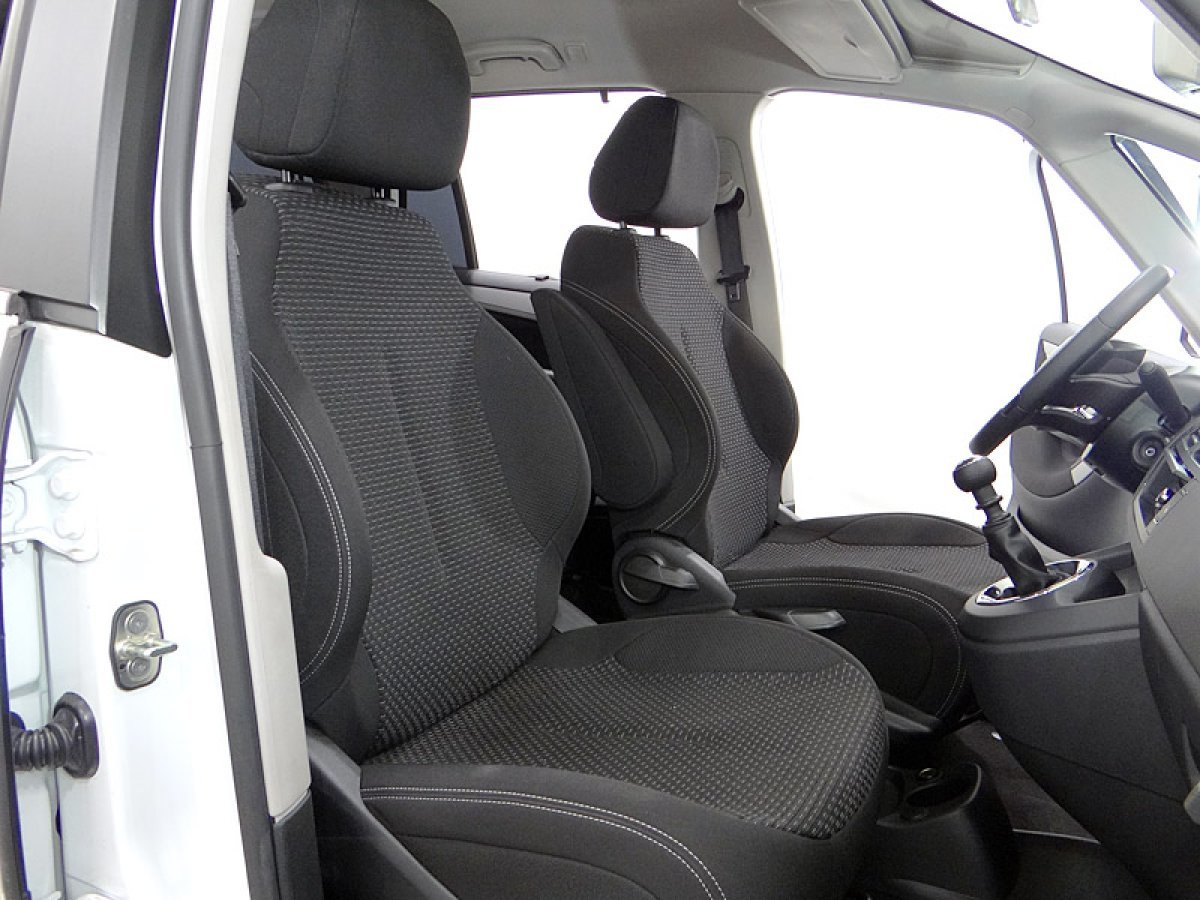 Foto Citroën Grand C4 Picasso 26