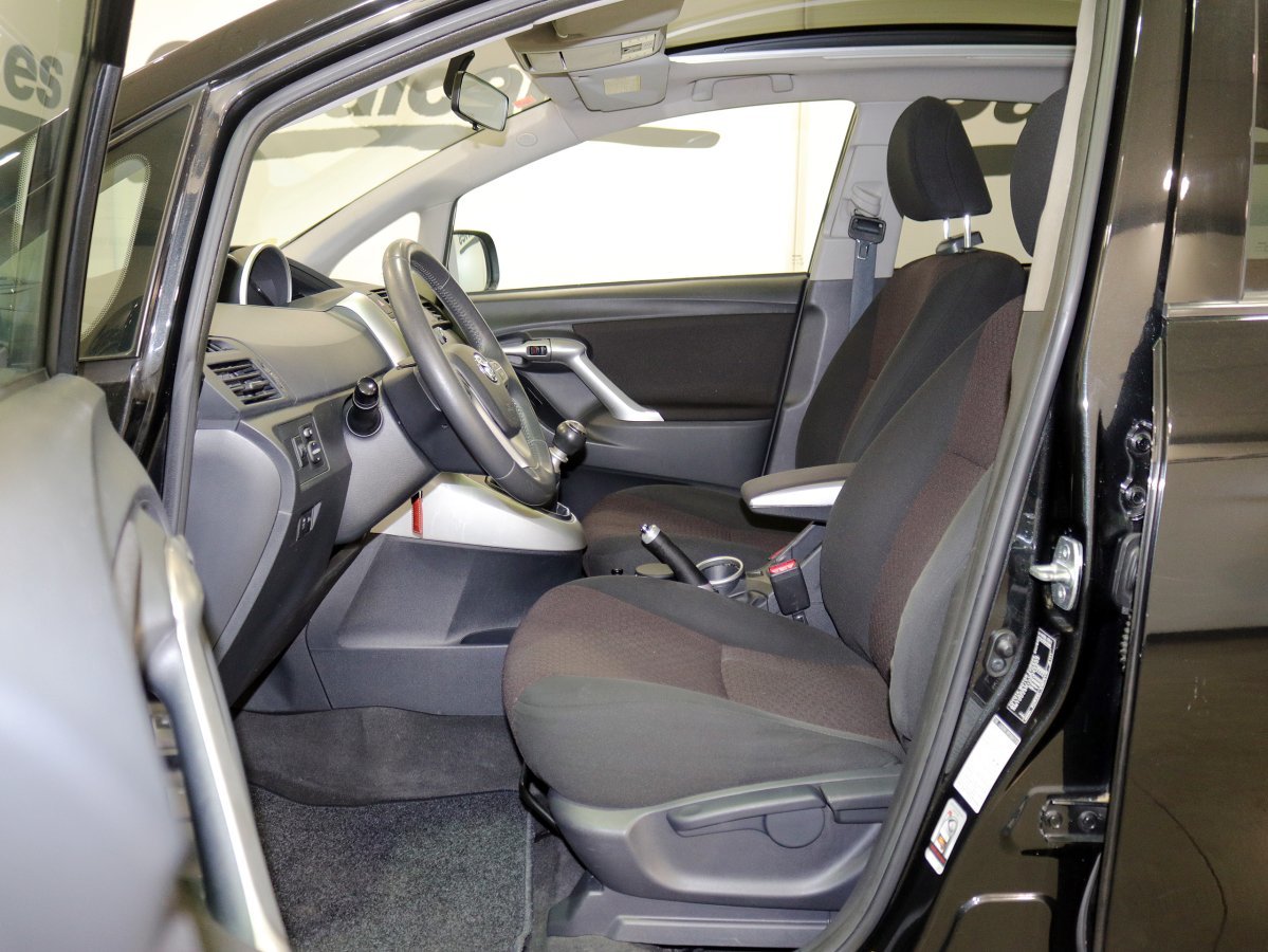 Foto Toyota Corolla Verso 13