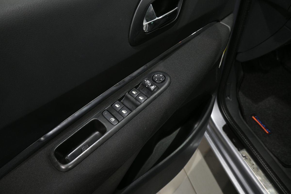 Foto Peugeot 5008 25