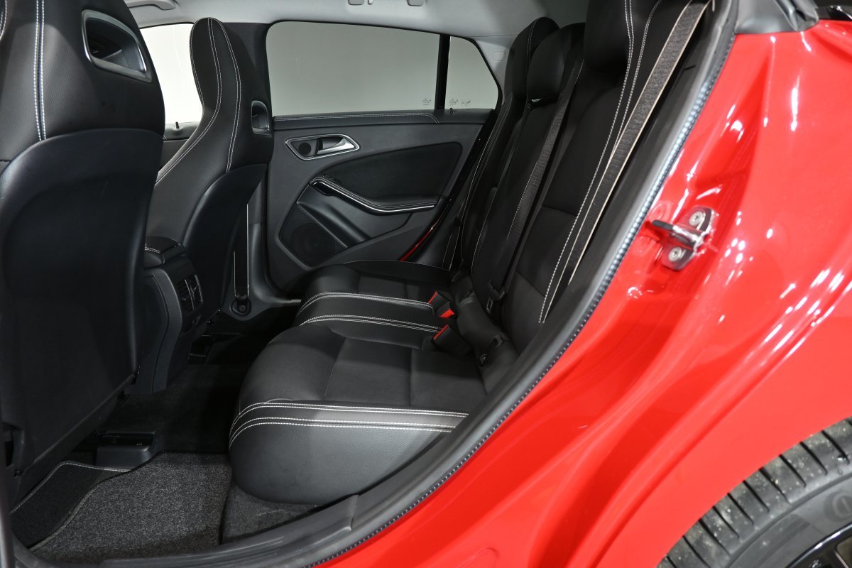 Foto Mercedes-Benz Clase CLA 11